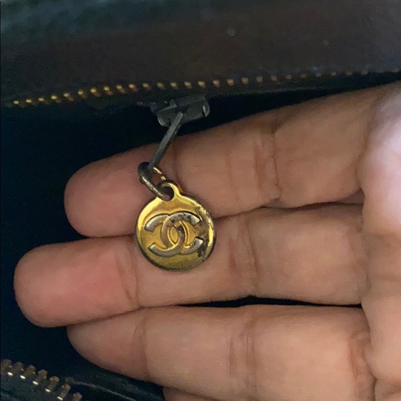 AUTHENTIC Chanel Caviar Quilted Medallion Tote 👜 - Picture 2 of 5